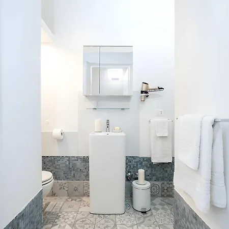 Bed & Breakfast Heart Of Elegant - Chic In Center & 2 Steps From Sea - Ac & Wifi