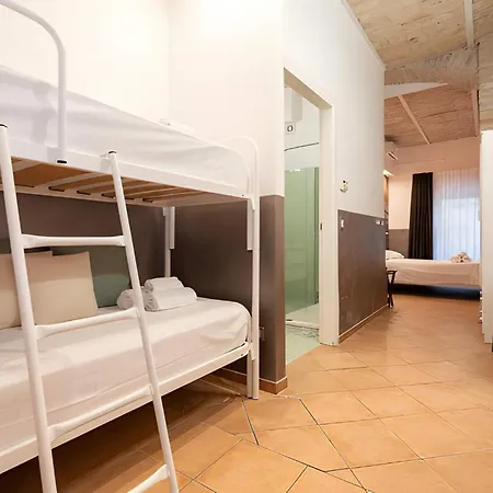 - 2' Dal Mare E 5' Dal Centro - Wi-fi & Ac Bed & Breakfast Pescara