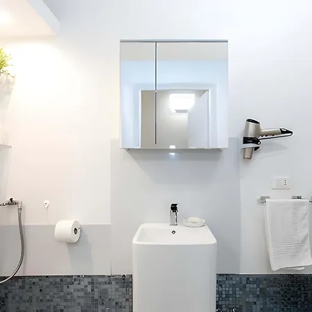 Heart Of Elegant - Chic In Center & 2 Steps From Sea - Ac & Wifi Bed and breakfast Pescara