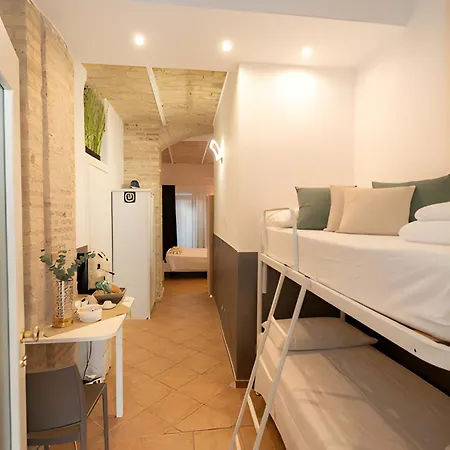 - 2' Dal Mare E 5' Dal Centro - Wi-fi & Ac Bed and Breakfast Πεσκάρα