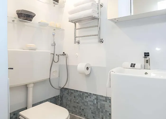 Bed and Breakfast - 2' Dal Mare E 5' Dal Centro - Wi-fi & Ac