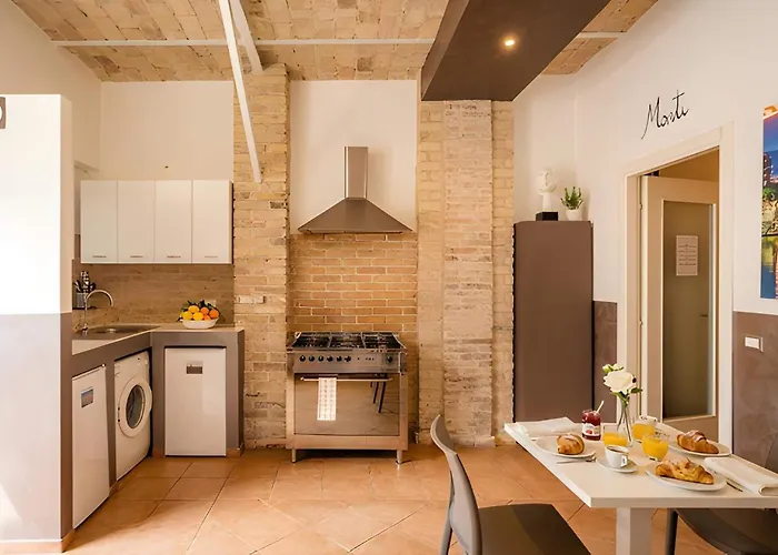 Bed and Breakfast - 2' Dal Mare E 5' Dal Centro - Wi-fi & Ac